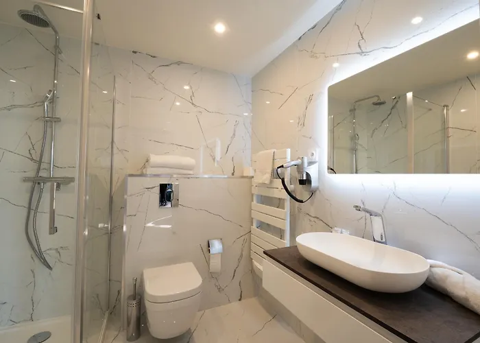 卡西诺酒店 4* 耶尔